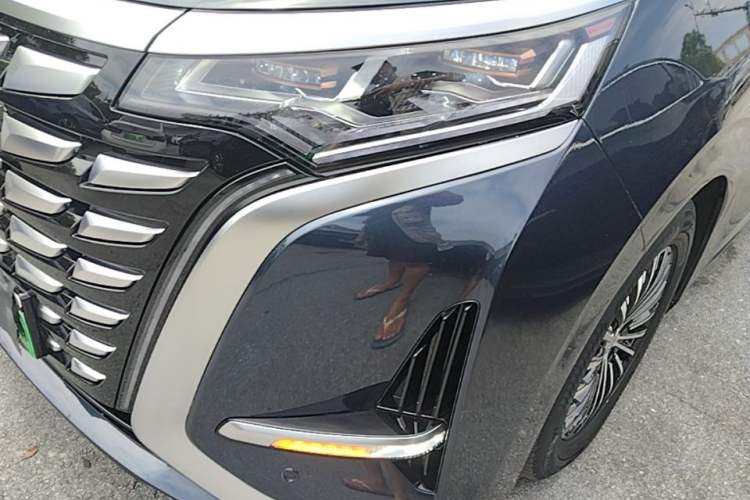 Used Denza D9 2022 DM-i 970 Four-Wheel Drive Flagship Model Left Front Headlight