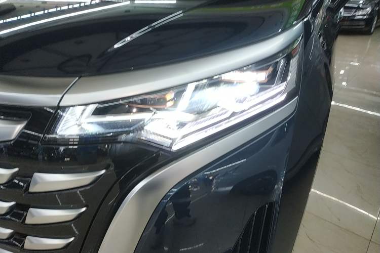 Used Denza D9 2022 DM-i 1040 Prestige Model Left Front Headlight