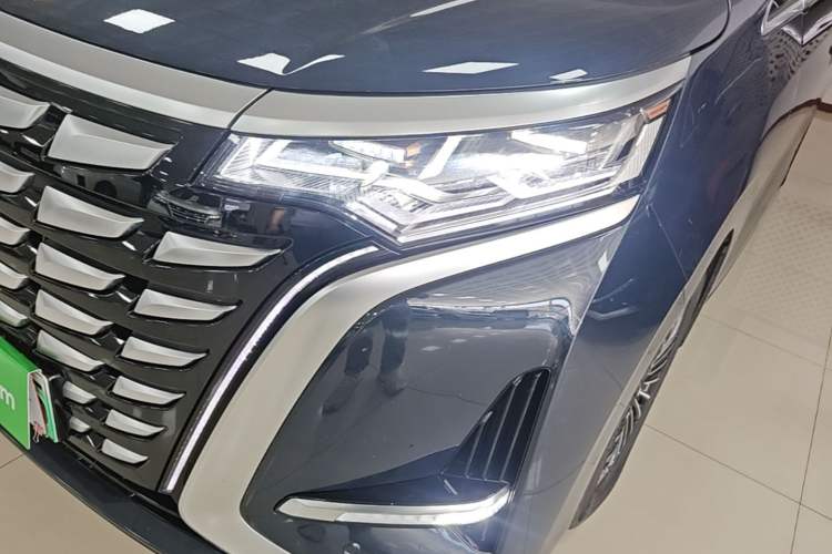 Used Denza D9 2022 DM-i 970 Four-Wheel Drive Flagship Model Left Front Headlight