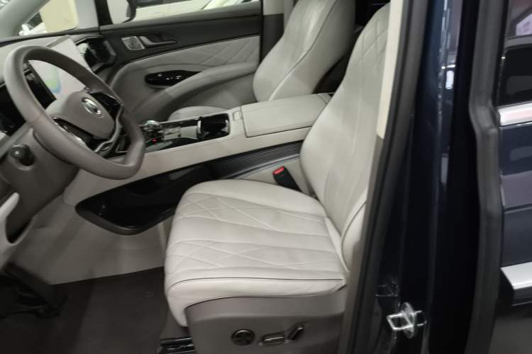 Used Denza D9 2022 DM-i 970 Four-Wheel Drive Flagship Model Left Front Seat