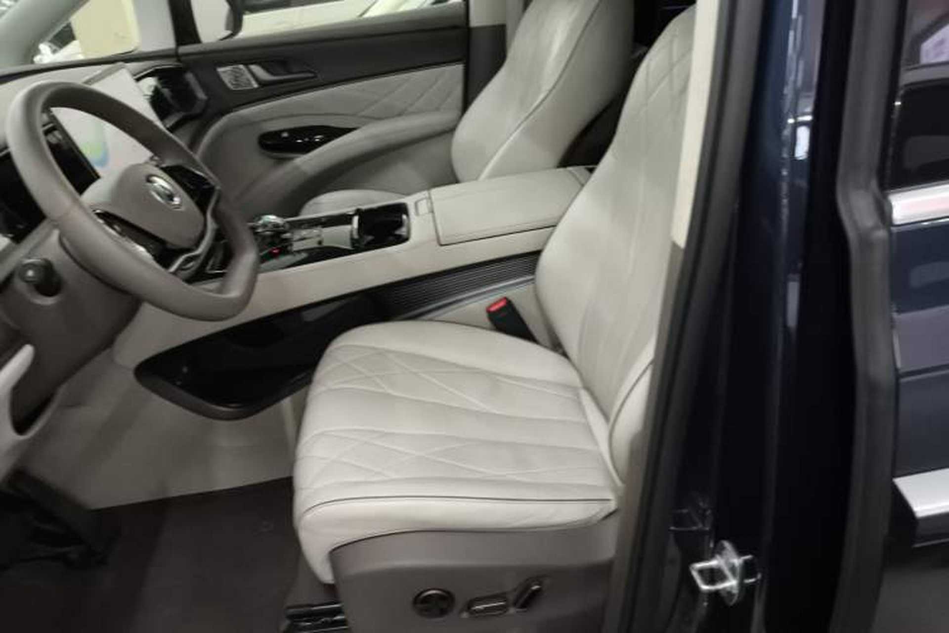 Used Denza D9 2022 DM-i 970 Four-Wheel Drive Flagship Model Left Front Seat