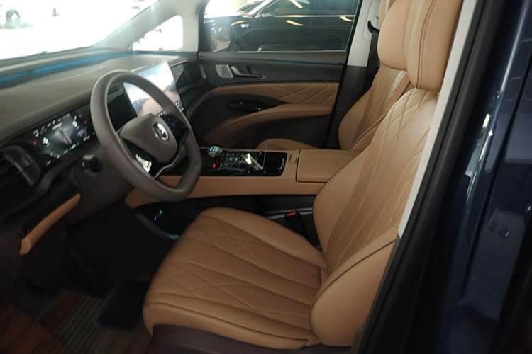 Used Denza D9 2022 DM-i 970 Four-Wheel Drive Flagship Model Left Front Seat