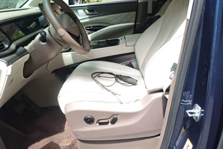 Used Denza D9 2022 DM-i 970 Four-Wheel Drive Prestige Model Left Front Seat