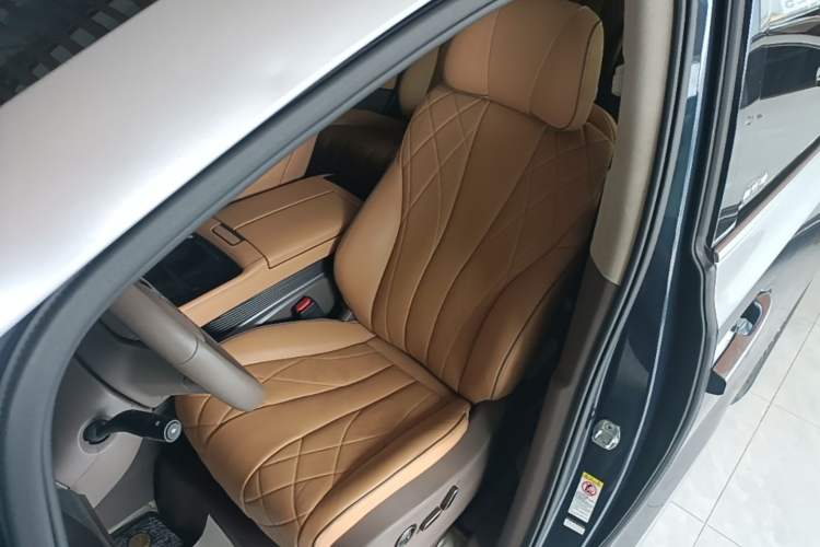 Used Denza D9 2022 DM-i 970 Four-Wheel Drive Flagship Model Left Front Seat