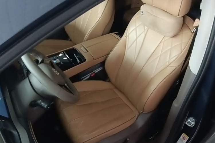 Used Denza D9 2022 DM-i 970 Four-Wheel Drive Prestige Model Left Front Seat