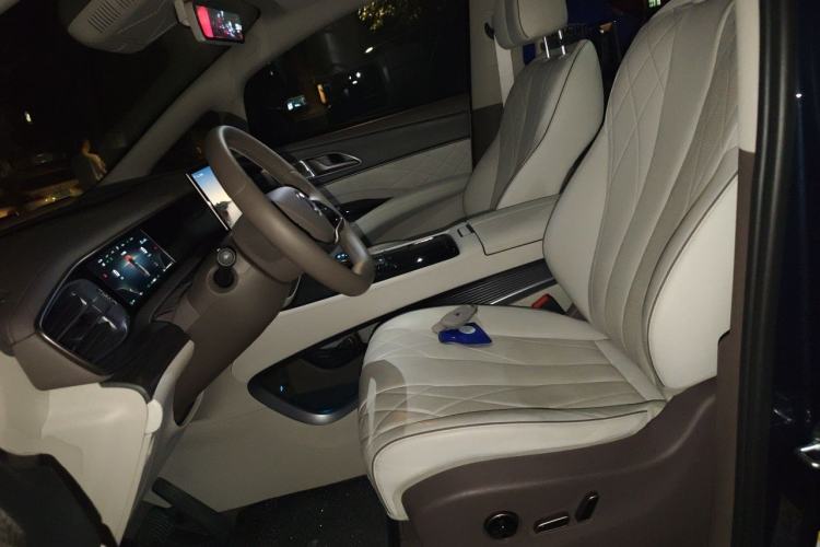 Used Denza D9 2022 DM-i 970 Four-Wheel Drive Prestige Model Left Front Seat