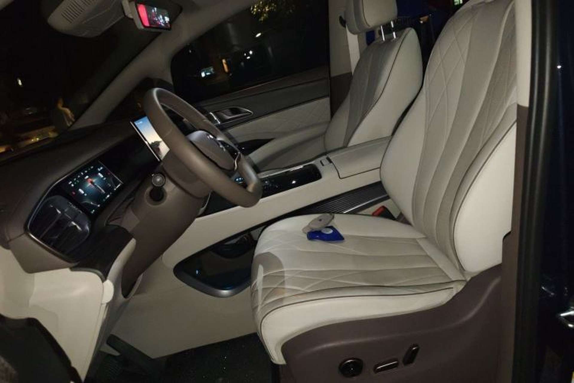 Used Denza D9 2022 DM-i 970 Four-Wheel Drive Prestige Model Left Front Seat
