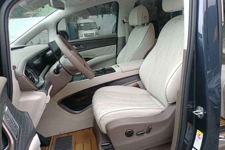 Used Denza D9 2022 DM-i 970 Four-Wheel Drive Flagship Model Left Front Seat