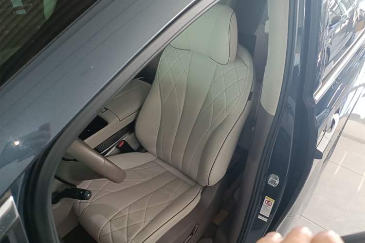Used Denza D9 2022 DM-i 970 Four-Wheel Drive Flagship Model Left Front Seat