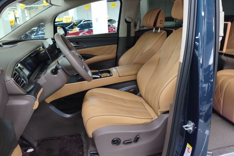 Used Denza D9 2022 DM-i 970 Four-Wheel Drive Flagship Model Left Front Seat