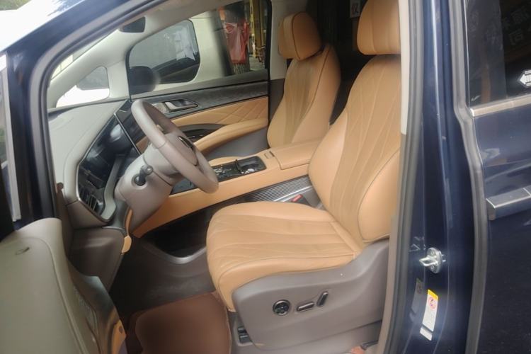 Used Denza D9 2022 DM-i 1040 Prestige Model Left Front Seat