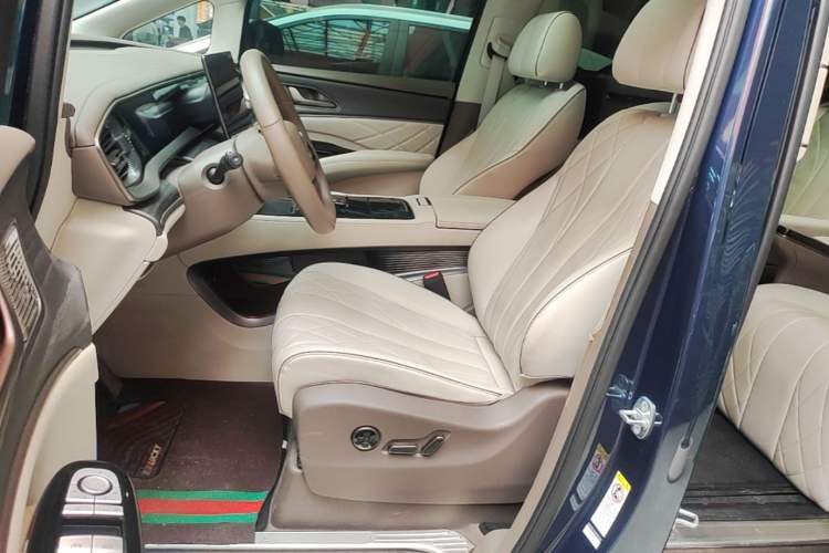Used Denza D9 2022 DM-i 970 Four-Wheel Drive Prestige Model Left Front Seat