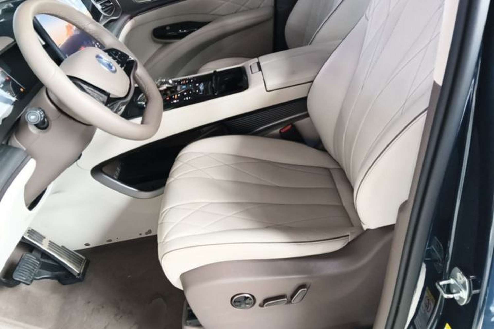 Used Denza D9 2022 DM-i 970 Four-Wheel Drive Flagship Model Left Front Seat