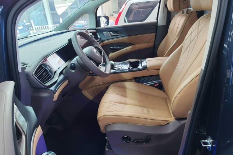 Used Denza D9 2022 DM-i 970 Four-Wheel Drive Flagship Model Left Front Seat