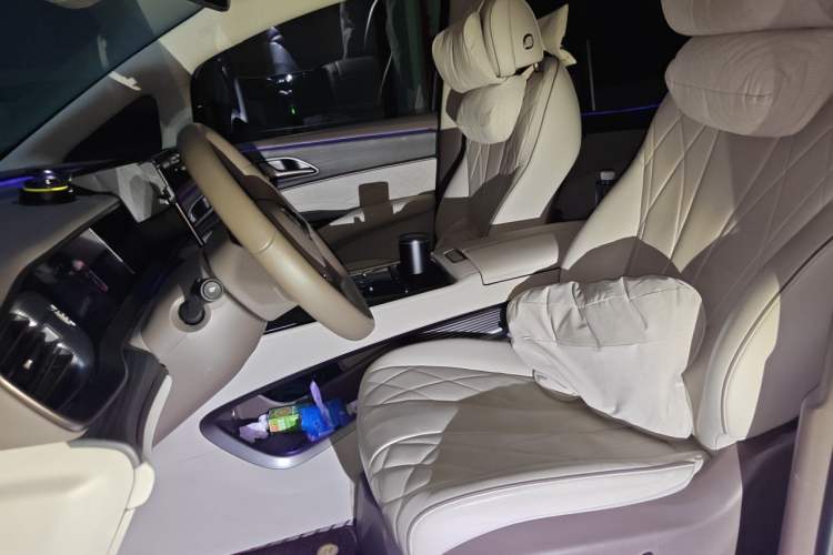 Used Denza D9 2022 DM-i 970 Four-Wheel Drive Flagship Model Left Front Seat