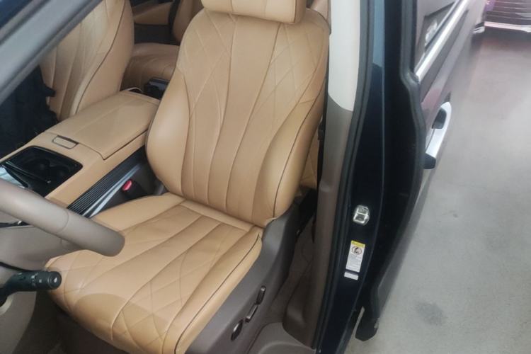 Used Denza D9 2022 DM-i 1040 Prestige Model Left Front Seat