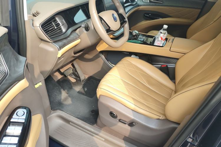 Used Denza D9 2022 EV 620 Prestige Model Left Front Seat