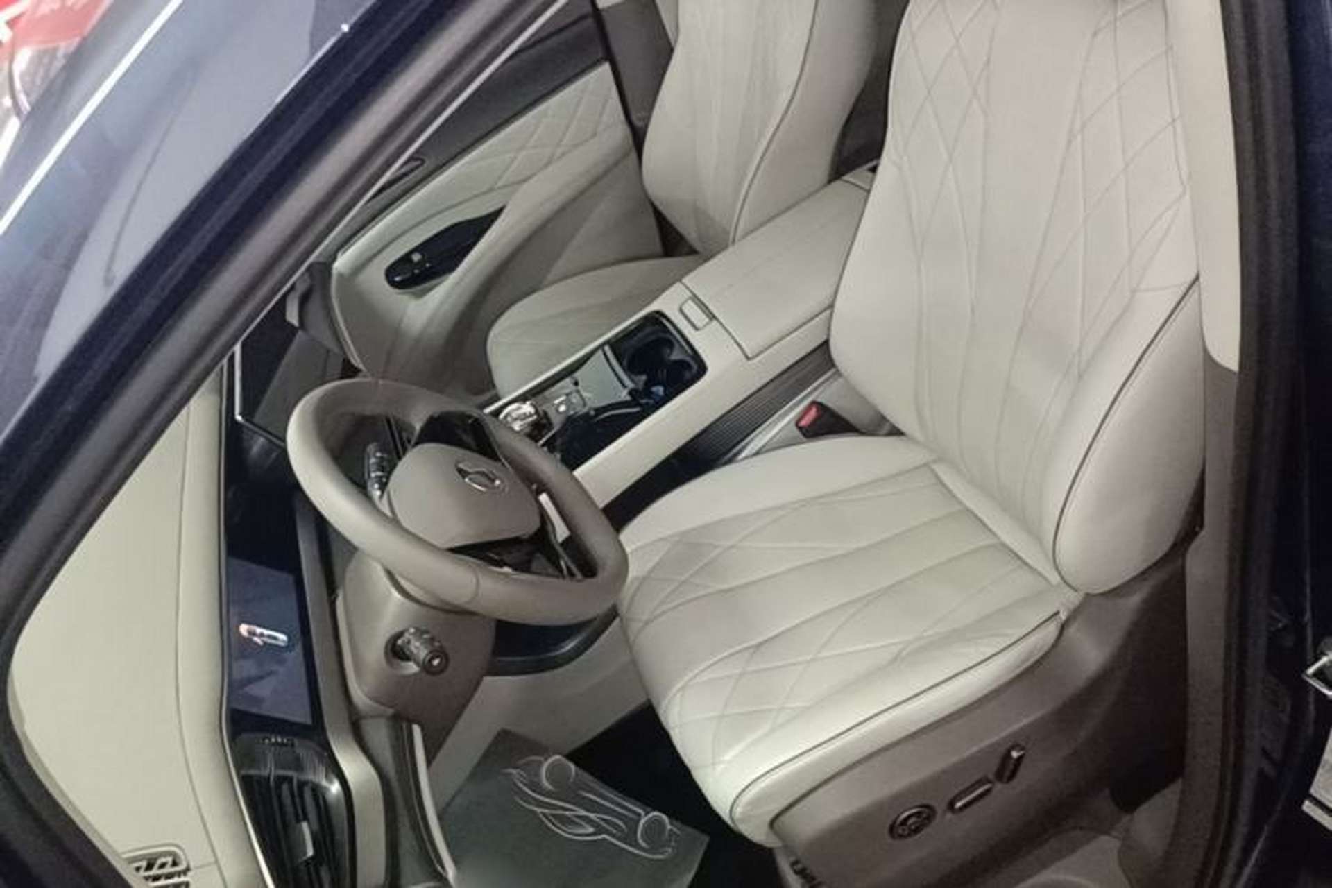 Used Denza D9 2022 DM-i 970 Four-Wheel Drive Prestige Model Left Front Seat