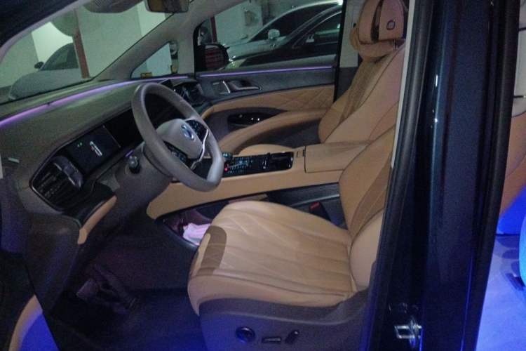 Used Denza D9 2022 DM-i 970 Four-Wheel Drive Prestige Model Left Front Seat