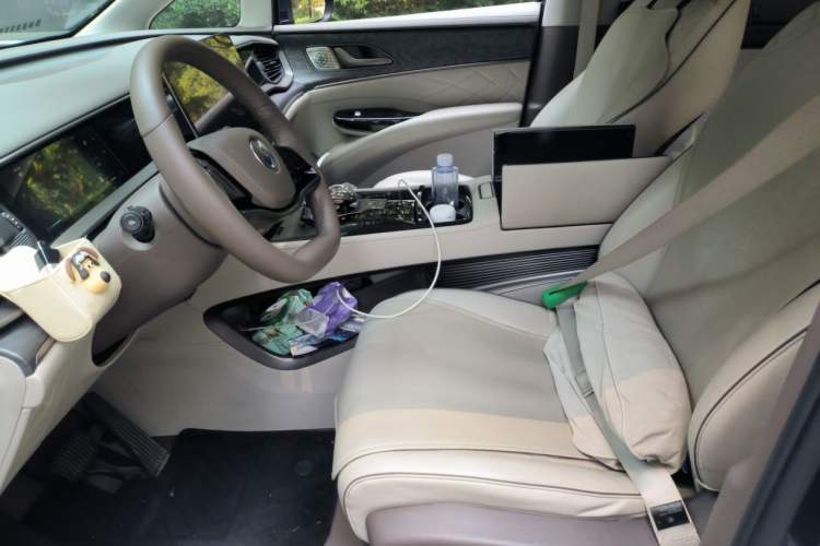 Used Denza D9 2022 DM-i 1040 Prestige Model Left Front Seat