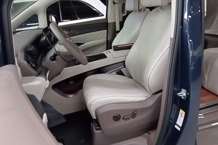Used Denza D9 2022 DM-i 970 Four-Wheel Drive Flagship Model Left Front Seat