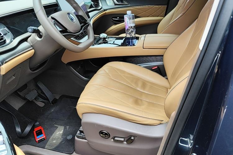 Used Denza D9 2022 DM-i 970 Four-Wheel Drive Prestige Model Left Front Seat