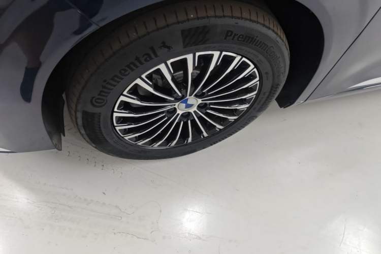 Used Denza D9 2022 DM-i 970 Four-Wheel Drive Prestige Model Left Front Wheel Hub