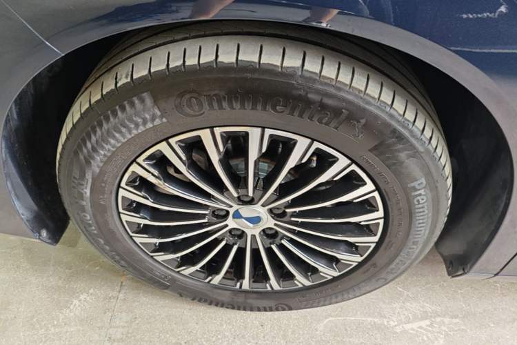 Used Denza D9 2022 DM-i 970 Four-Wheel Drive Prestige Model Left Front Wheel Hub