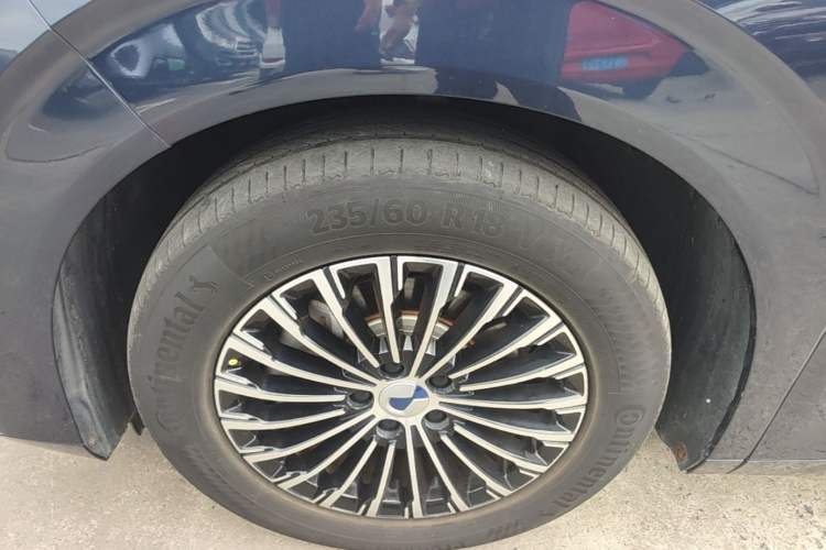 Used Denza D9 2022 DM-i 970 Four-Wheel Drive Prestige Model Left Front Wheel Hub