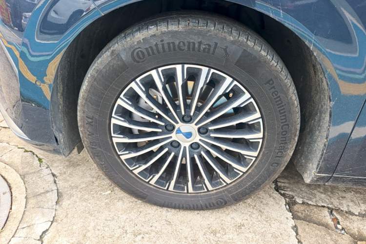 Used Denza D9 2022 DM-i 970 Four-Wheel Drive Flagship Model Left Front Wheel Hub