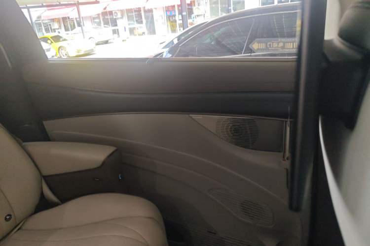 Used Denza D9 2022 DM-i 970 Four-Wheel Drive Prestige Model Left Rear Door Interior