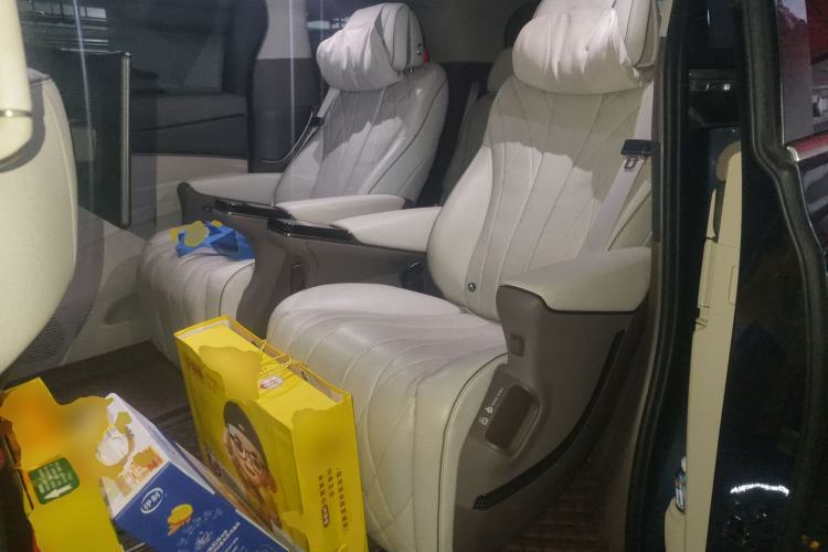 Used Denza D9 2022 DM-i 970 Four-Wheel Drive Prestige Model Left Rear Seat