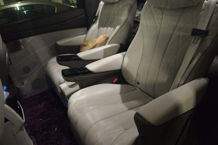 Used Denza D9 2022 DM-i 1040 Prestige Model Left Rear Seat
