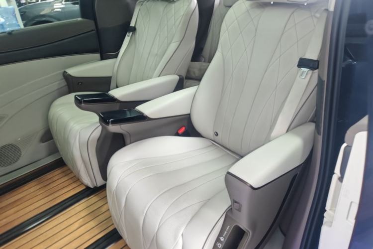 Used Denza D9 2022 DM-i 970 Four-Wheel Drive Prestige Model Left Rear Seat