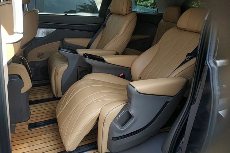 Used Denza D9 2022 DM-i 1040 Prestige Model Left Rear Seat