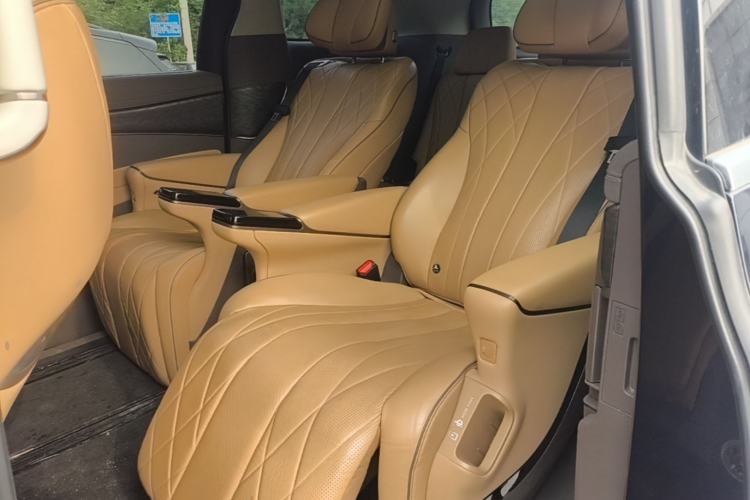Used Denza D9 2022 DM-i 1040 Prestige Model Left Rear Seat