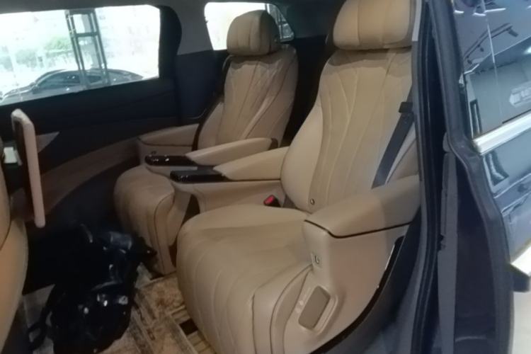 Used Denza D9 2022 DM-i 970 Four-Wheel Drive Flagship Model Left Rear Seat