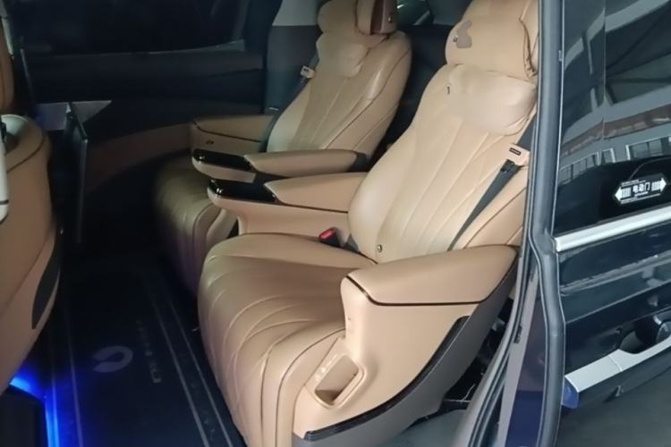 Used Denza D9 2022 DM-i 970 Four-Wheel Drive Prestige Model Left Rear Seat