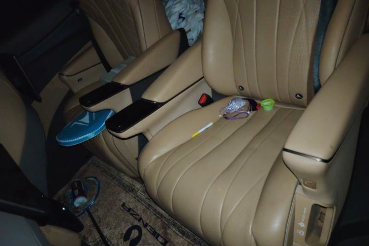 Used Denza D9 2022 DM-i 970 Four-Wheel Drive Prestige Model Left Rear Seat