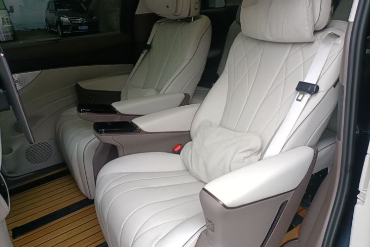 Used Denza D9 2022 DM-i 970 Four-Wheel Drive Flagship Model Left Rear Seat