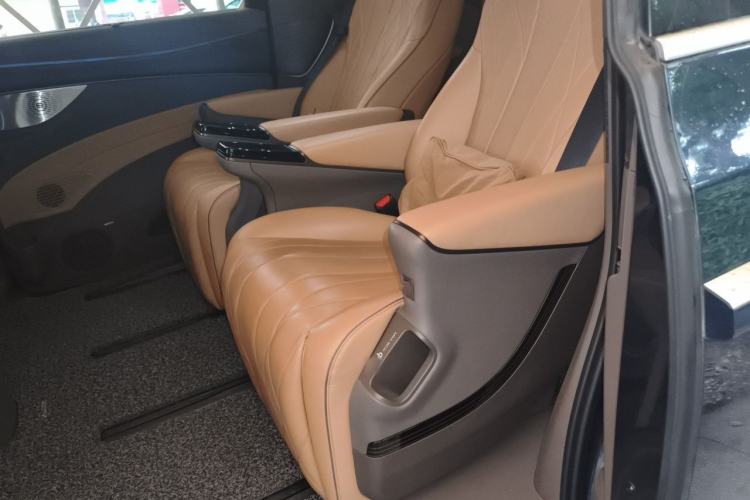 Used Denza D9 2022 DM-i 970 Four-Wheel Drive Flagship Model Left Rear Seat