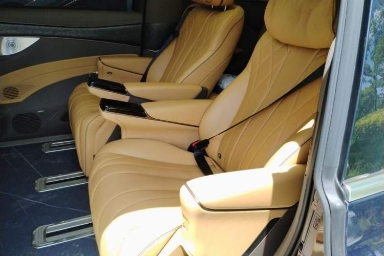 Used Denza D9 2022 DM-i 1040 Prestige Model Left Rear Seat