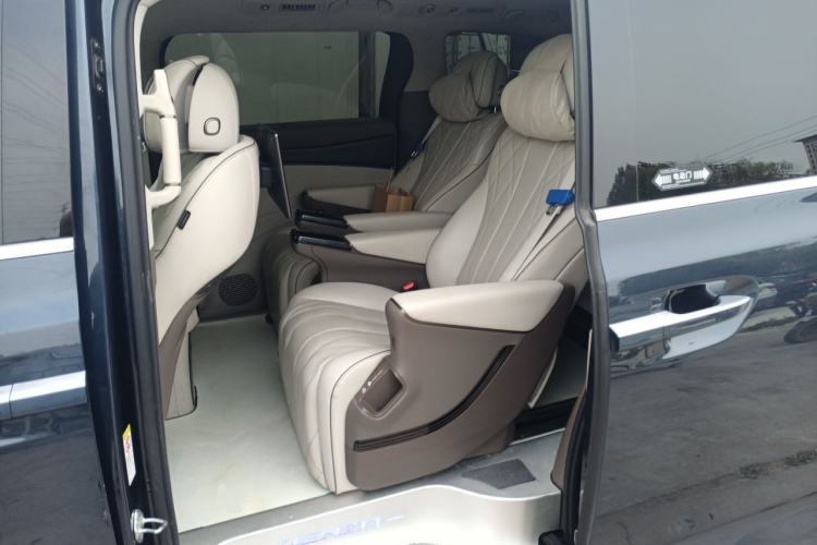Used Denza D9 2022 DM-i 970 Four-Wheel Drive Flagship Model Left Rear Seat