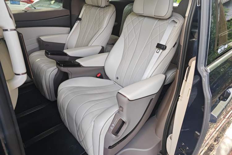 Used Denza D9 2022 DM-i 970 Four-Wheel Drive Flagship Model Left Rear Seat