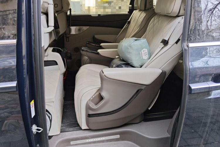 Used Denza D9 2022 DM-i 970 Four-Wheel Drive Flagship Model Left Rear Seat