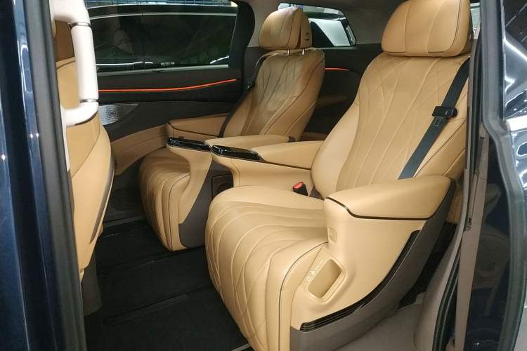 Used Denza D9 2022 DM-i 1040 Prestige Model Left Rear Seat