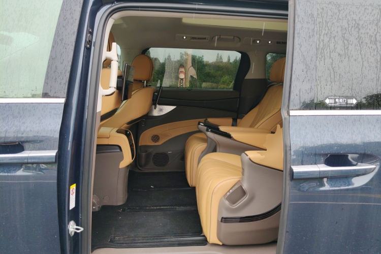 Used Denza D9 2022 DM-i 970 Four-Wheel Drive Prestige Model Left Rear Seat