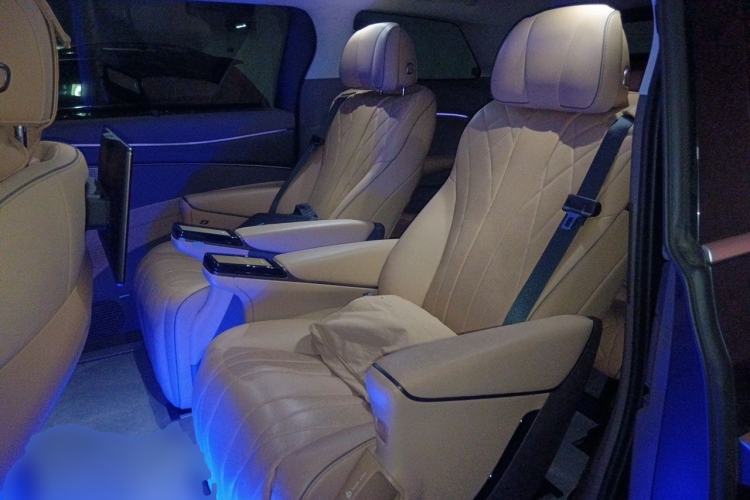 Used Denza D9 2022 DM-i 970 Four-Wheel Drive Prestige Model Left Rear Seat