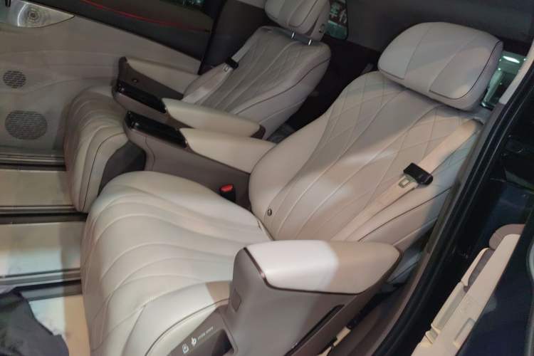 Used Denza D9 2022 DM-i 970 Four-Wheel Drive Flagship Model Left Rear Seat