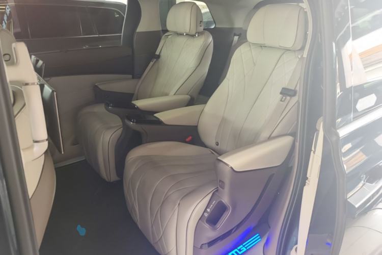 Used Denza D9 2022 DM-i 970 Four-Wheel Drive Flagship Model Left Rear Seat